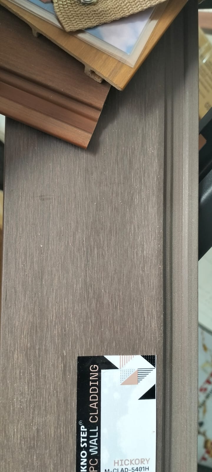 Wall Cladding WPC Hickory / Caja con 14 piezas de 290x11.9 cm