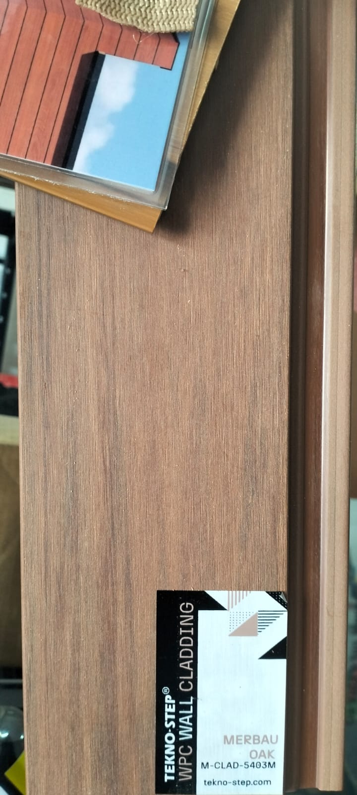 Wall Cladding WPC Merbau Oak / Caja con 12 piezas de 290x9.9 cm